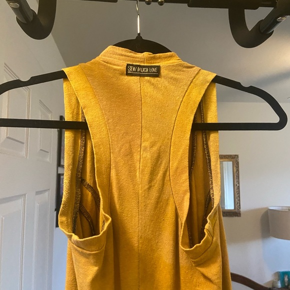 Size Small - Picture 3 of 3